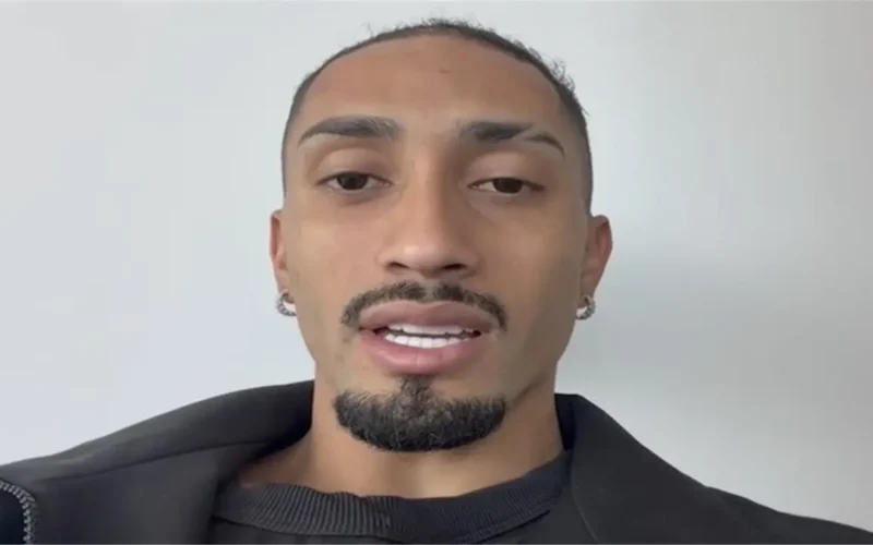 رافينها يفوز بجائزة أفضل لاعب ليجا في حفل جلوب سوكر 2025